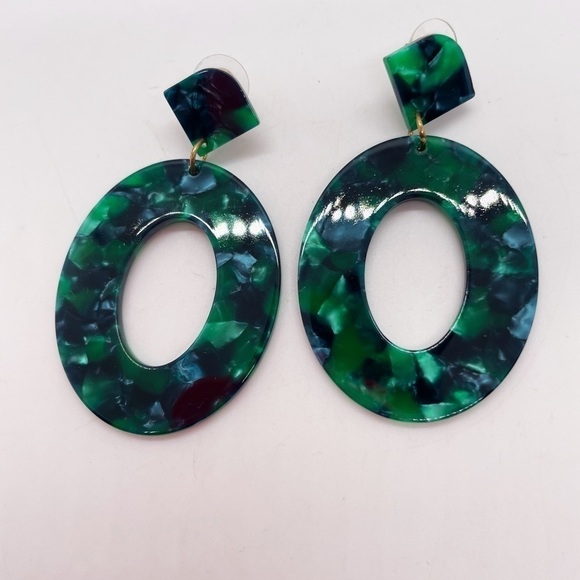 Geometric Funky Green Dark Marbled Acrylic Oval Hoop Statement Dangle Earrings - Picture 3 of 3